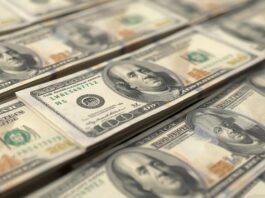 Dollar Hits Four-Year Low as Trump Dismisses Concerns Over Decline