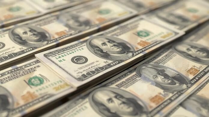 Dollar Hits Four-Year Low as Trump Dismisses Concerns Over Decline